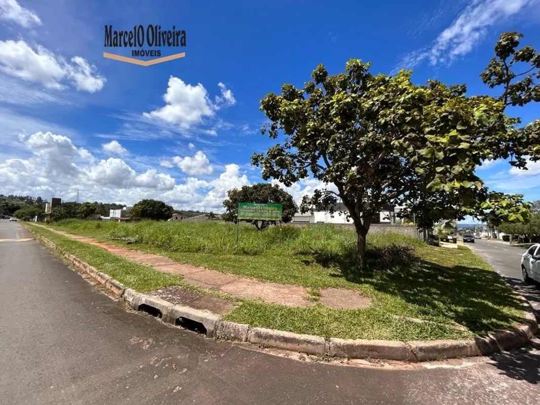 Excelente terreno à venda no Taquari, de esquina, plano, de 1.007m² com ótima lo...