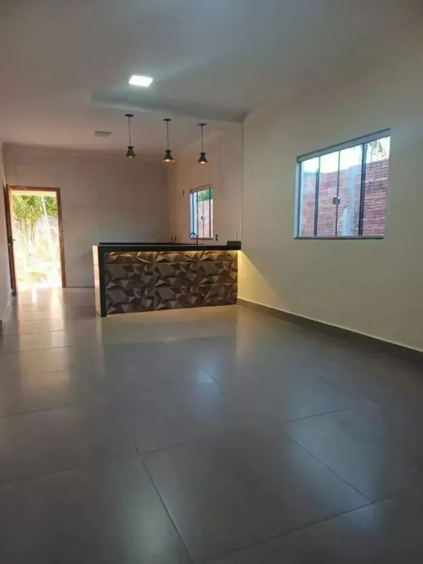 Sala com cozinha americana 3 suítes Garagem para 2 carros Lote de 300 MT Constru...