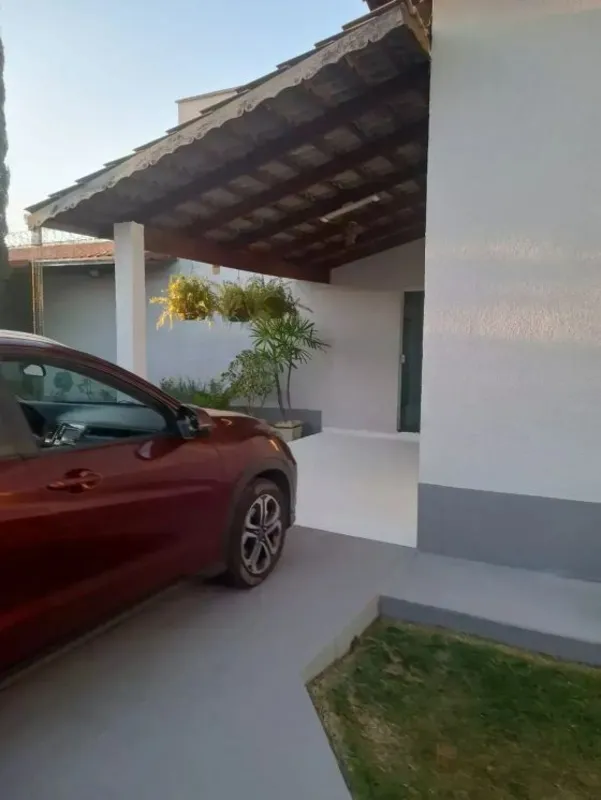 Imóvel com 3 quartos, sendo uma suíte.Casa toda no blindex.Sala ampla Cozinha co...