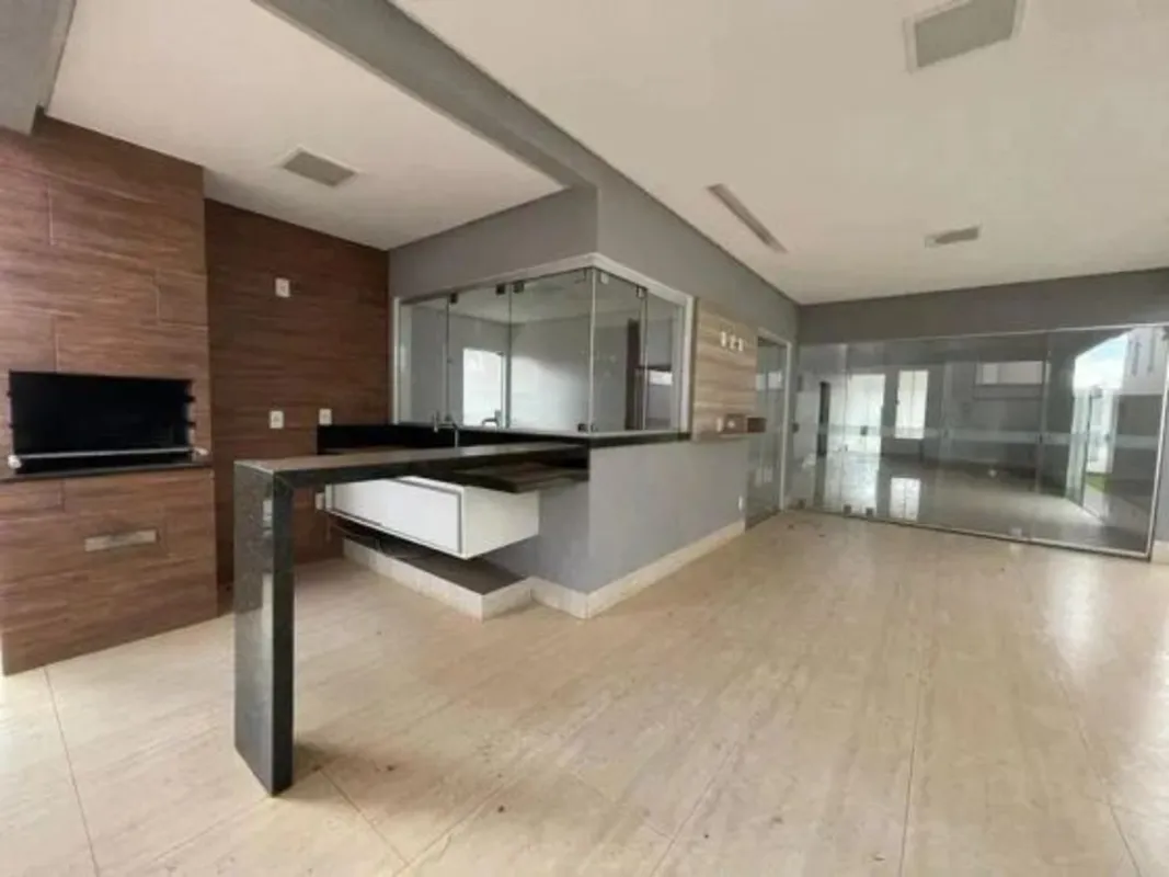 Casa moderna e sofisticada, ideal para quem busca conforto e praticidade. Ambien...