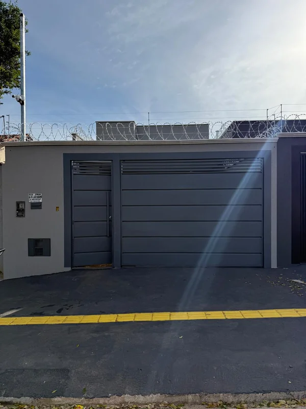 CASA À VENDA – Jardim Helvécia - 6 minutos Buriti Shopping, 50 metros AV. Rio Ve...