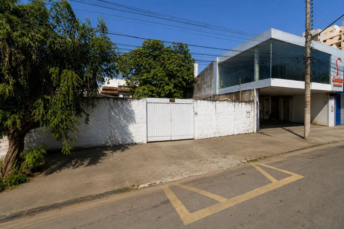Valor: R$ 950.000,00Se você procura um imóvel com excelente localização e grande...
