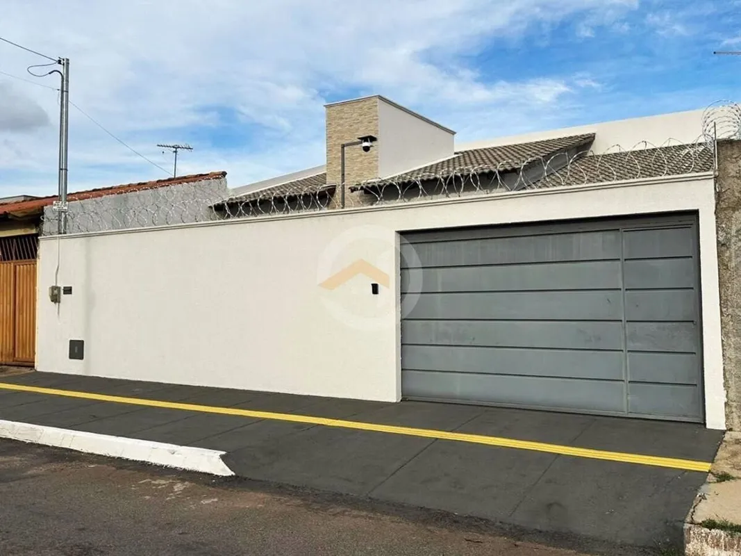 Casa à venda CIDADE VERA CRUZ R$ 525.000•3 quartos, sendo 1 suíte•2 vagas de gar...