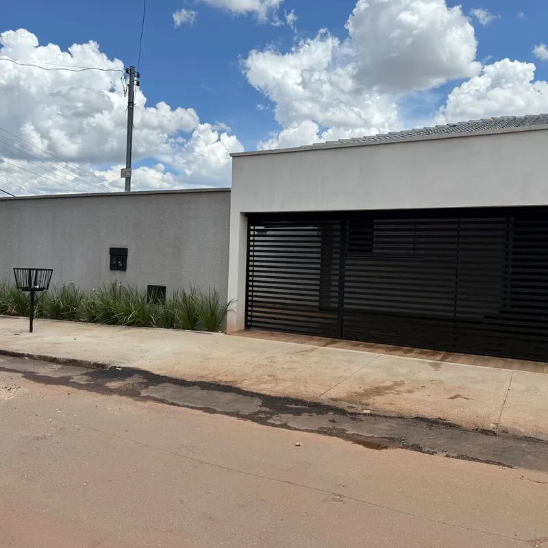 Casa sobrado com edícula totalmente independente, oferecendo conforto, privacida...