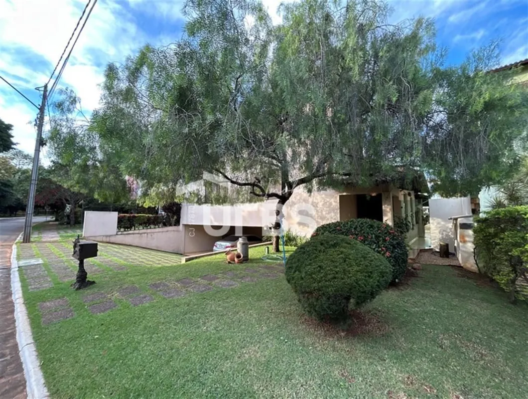 COD U-0033838 - Excelente oportunidade no Jardins Viena. Residência com 287 m² d...