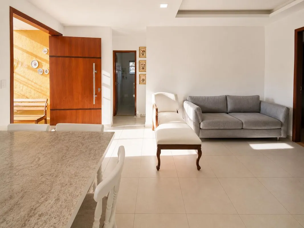 Casa mobiliada com piscina e pomar privativo no Jardim Botânico — uma verdadeira...
