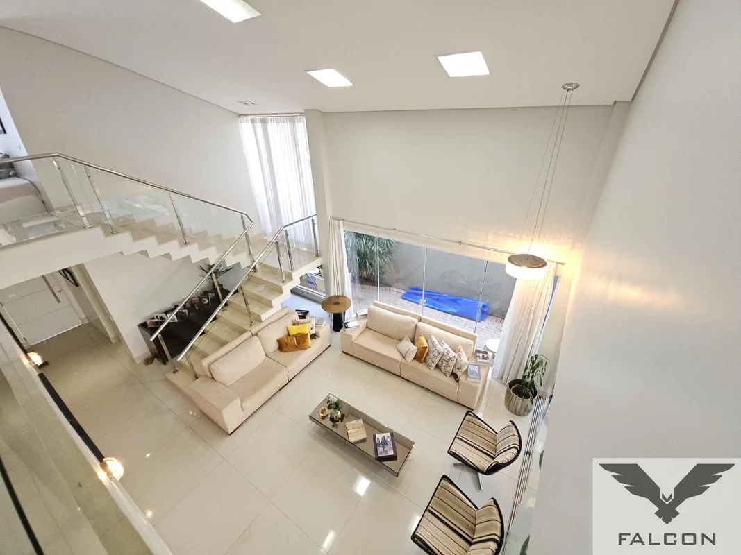 Vendo sobrado nos Jardins Valencia com 410 m² de terreno e 345 m² de construção....