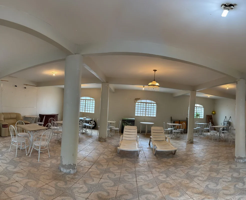 Vendo está linda casa no condomínio fechado, com três casas independentes e ótim...