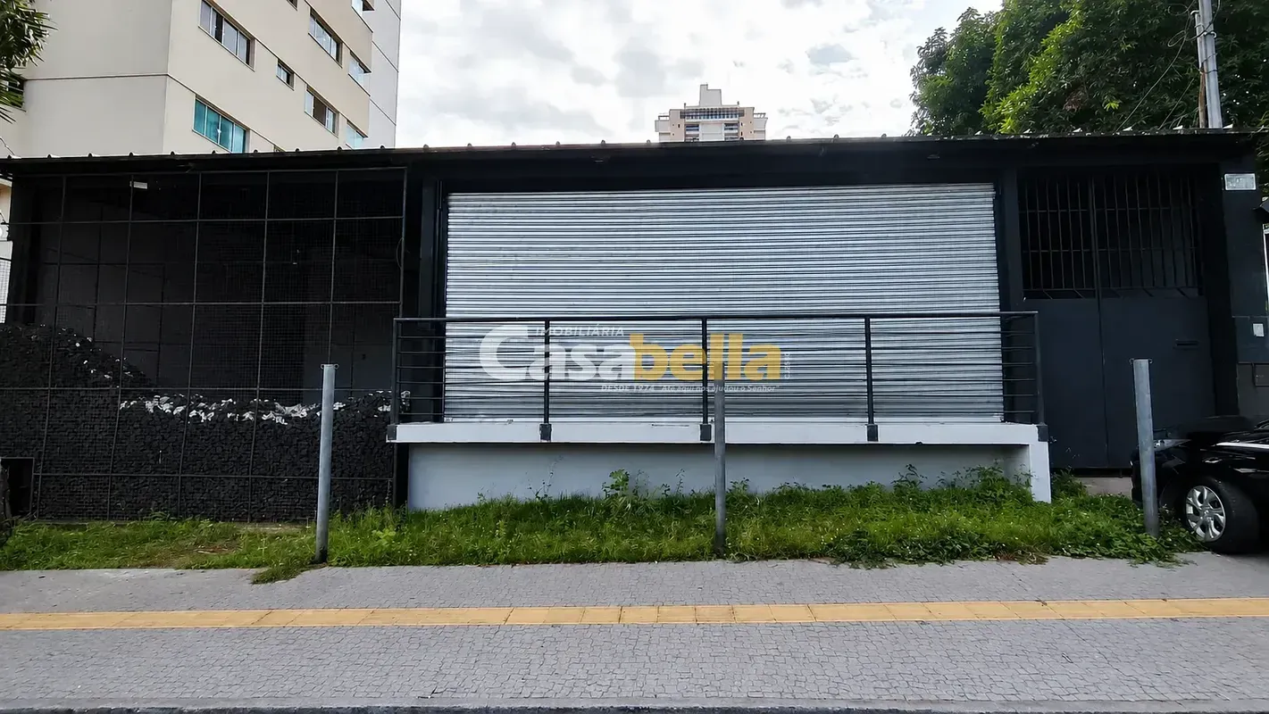 Excelente prédio comercial com 420 m² de área construída em um terreno de 450 m²...