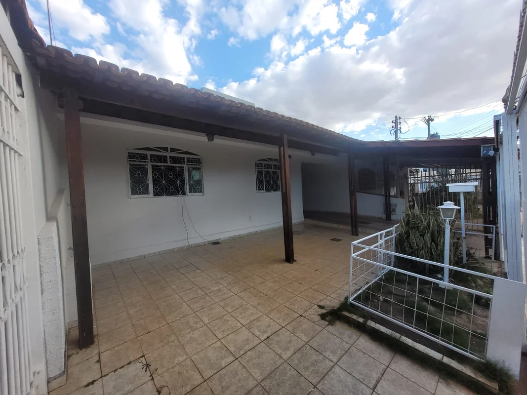 Excelente casa residencial no Bairro Guará II, Brasília/DF,com 180m² de área int...