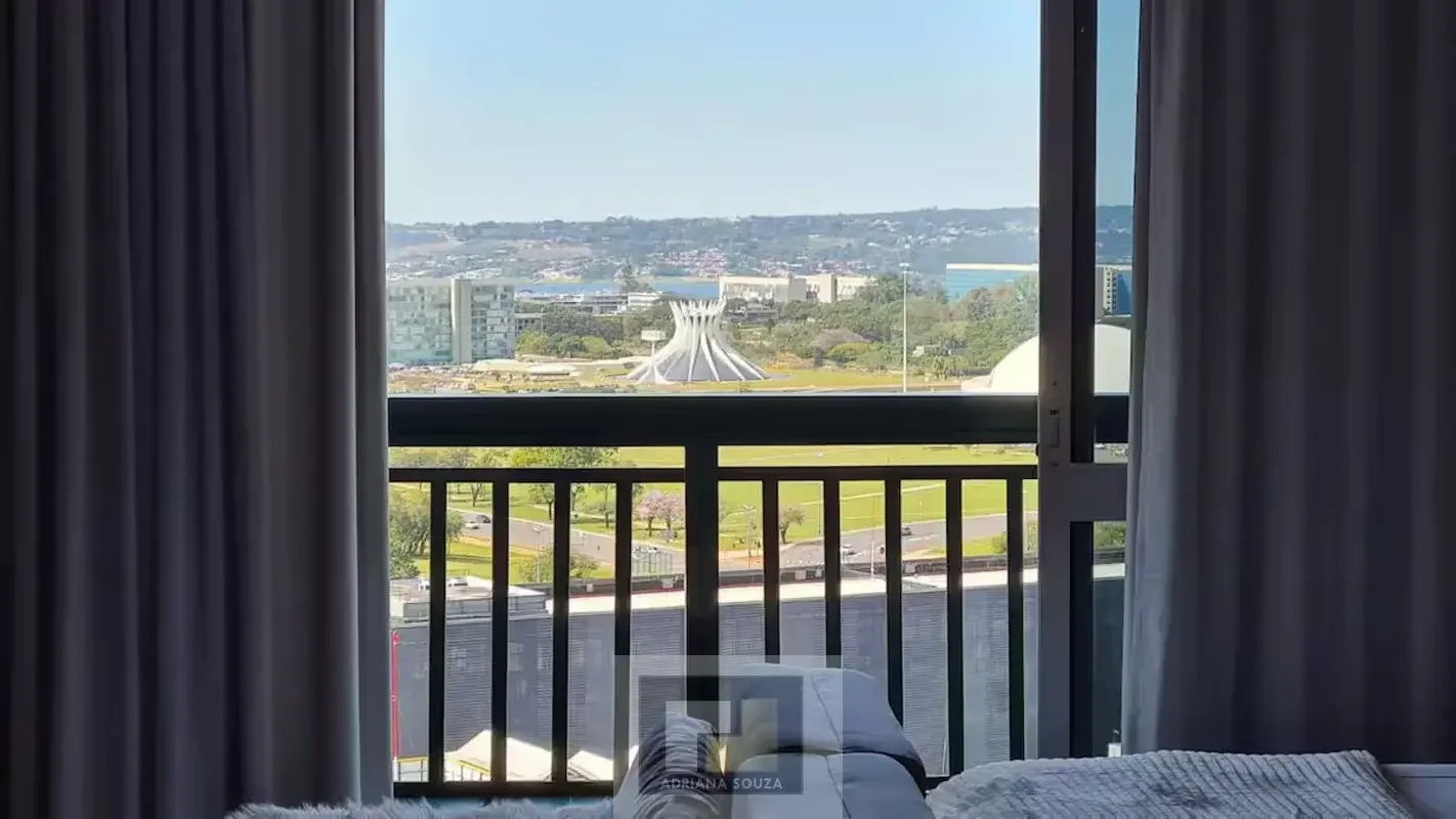 Imóvel totalmente reformado, com vista livre para a Esplanada e para o Lago;O va...