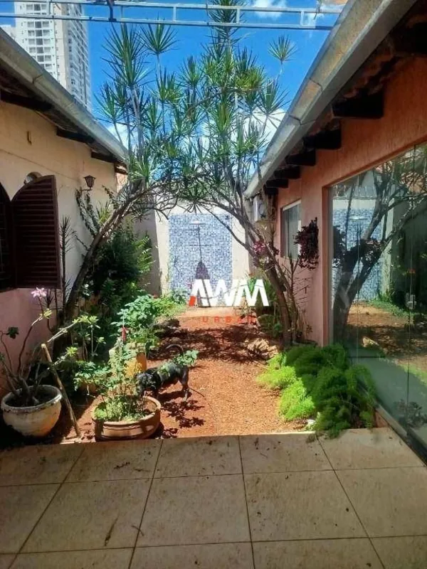 Casa a venda no setor Jardim América. Descrição do Imóvel:Casa em lote de 455m²,...