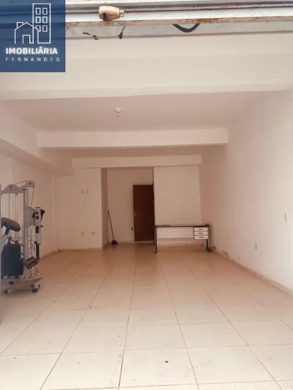 IMOBILIÁRIA FERNANDES vende loja na quadra 12 do Setor Leste, na qual a mesma po...
