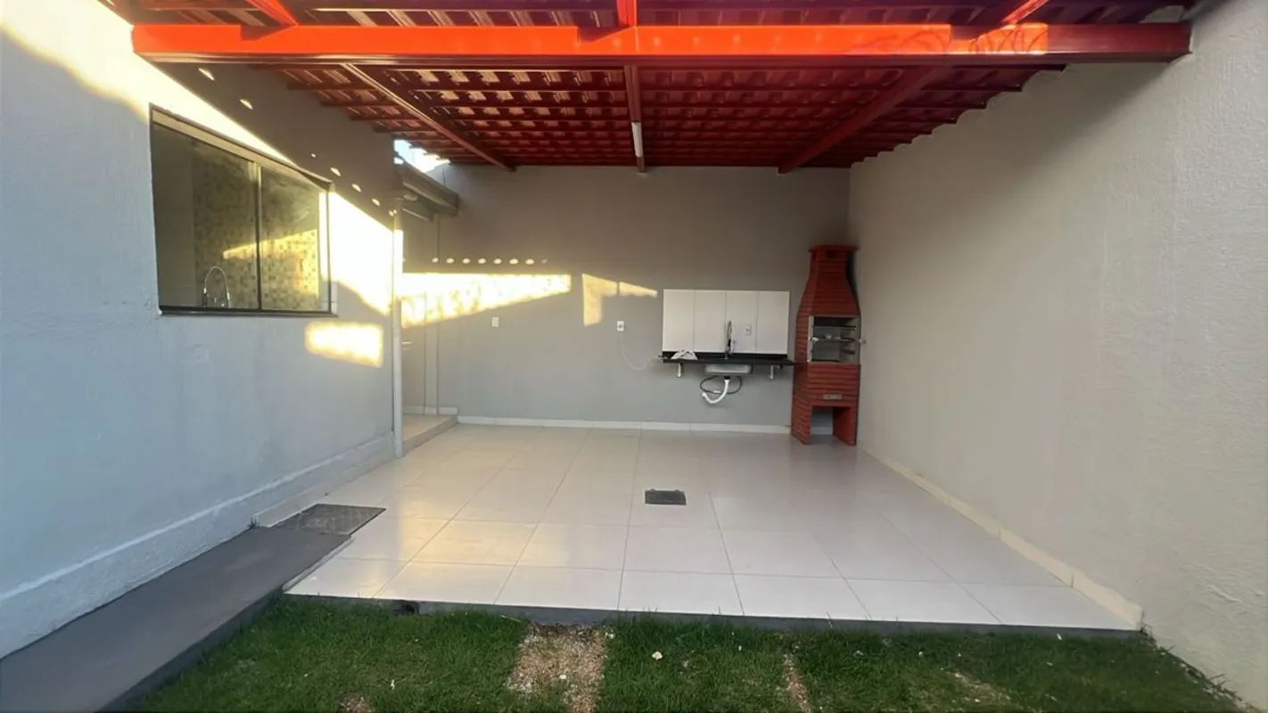 CASA À VENDA - JD. CRISTAL - APARECIDA DE GOIÂNIA?? Características do Imóvel:?L...