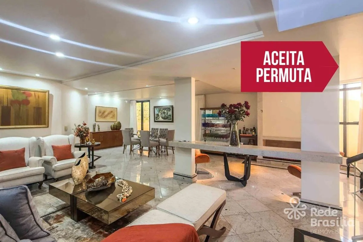 Esta residência traduz sofisticação, conforto e exclusividade em um condomínio c...