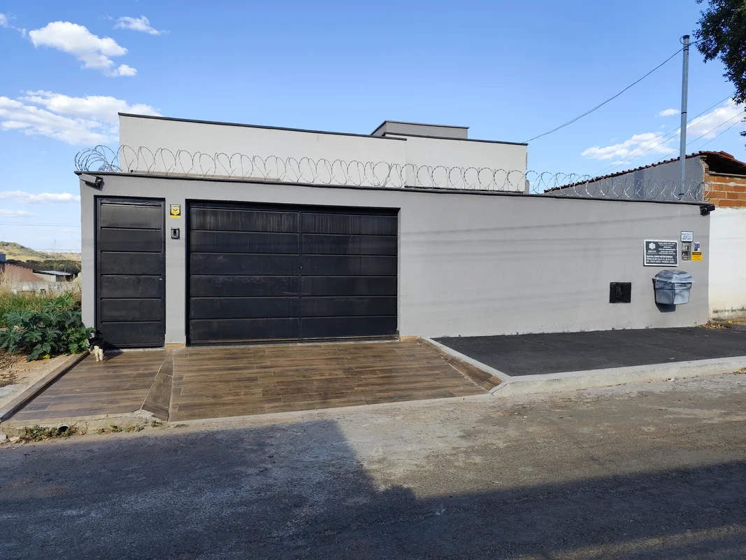 Casa moderna à venda no Residencial Monte Cristo!Acabamento de alto padrão, com ...