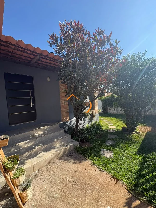 Imobiliária Margarete Corrêa aluga casa no Condomínio Vivendas Campestre.Casa co...