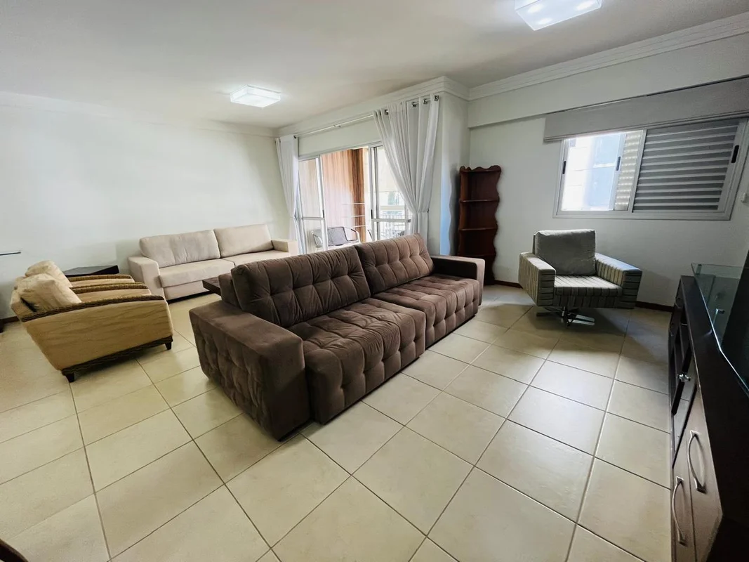 Lindo e amplo apartamento. Com uma localização privilegiada próximo ao Parque Ar...