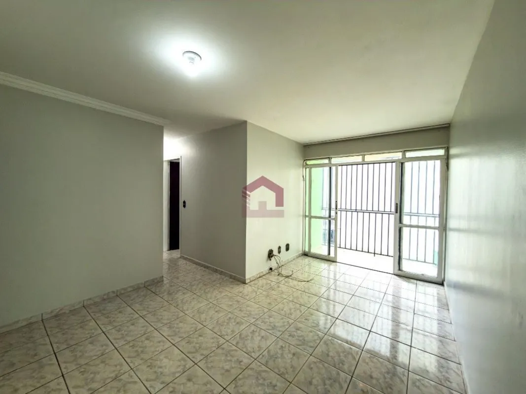 Fernandes & Coelho Imóveis apresenta este excelente apartamento no Edifício Amar...