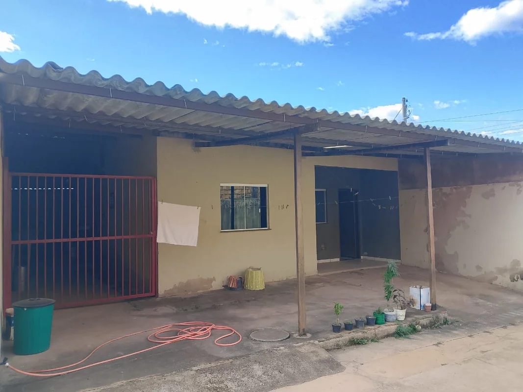 Ótima oportunidade!!!Imovel com 03 quartos, sala, cozinha, banheiro e garagem. 2...