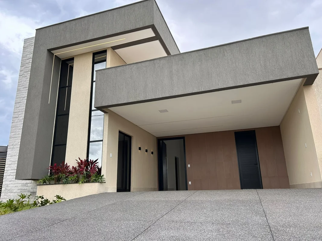 Destaques do imóvel:• 156 m² de área construída• 321 m² de terreno• 3 suítes ple...