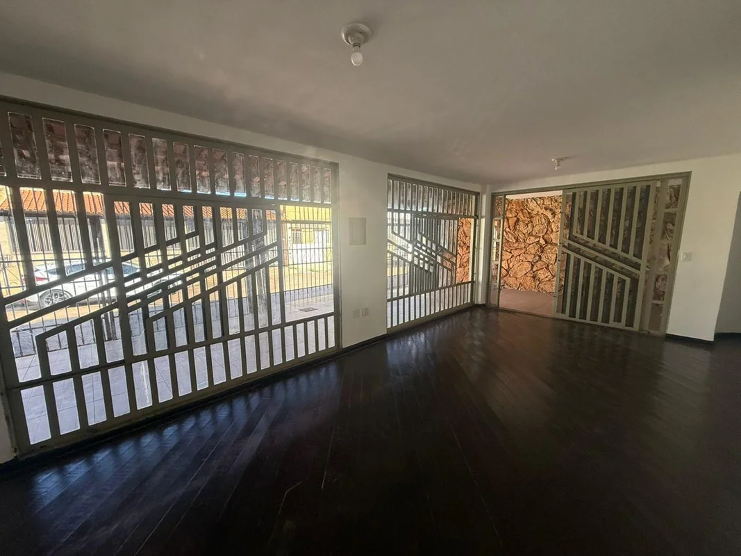 Oportunidade! Casa com ótima estrutura, espaço e conforto para sua família.Imóve...