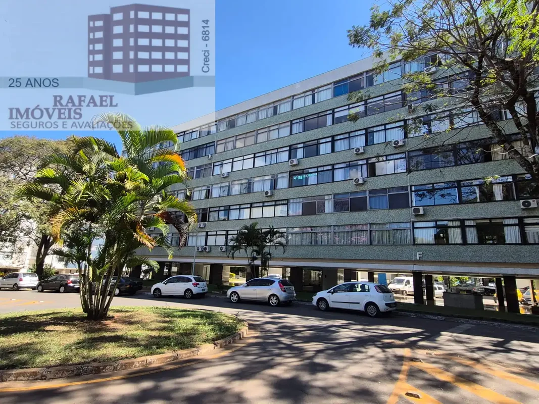 Descubra um apartamento confortável na excelente localização da SQS 310 Bloco F,...