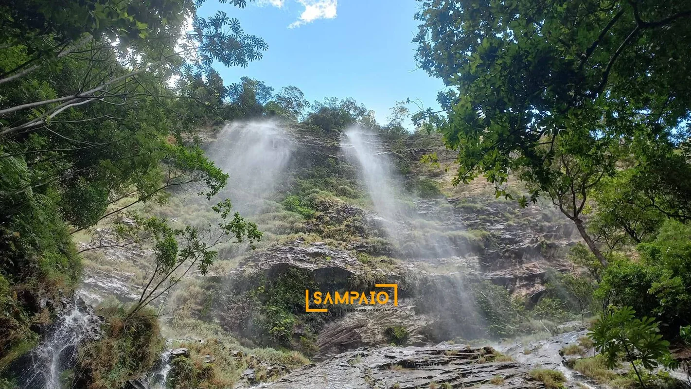 Existem lugares no mundo que a natureza guardou com cuidado especial. A Fazenda ...