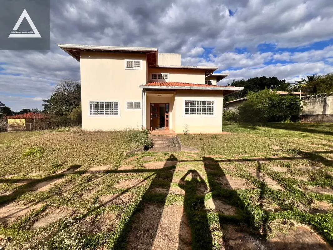 Conheça esta elegante casa no Condomínio Park Way, localizado na SMPW Quadra 28 ...
