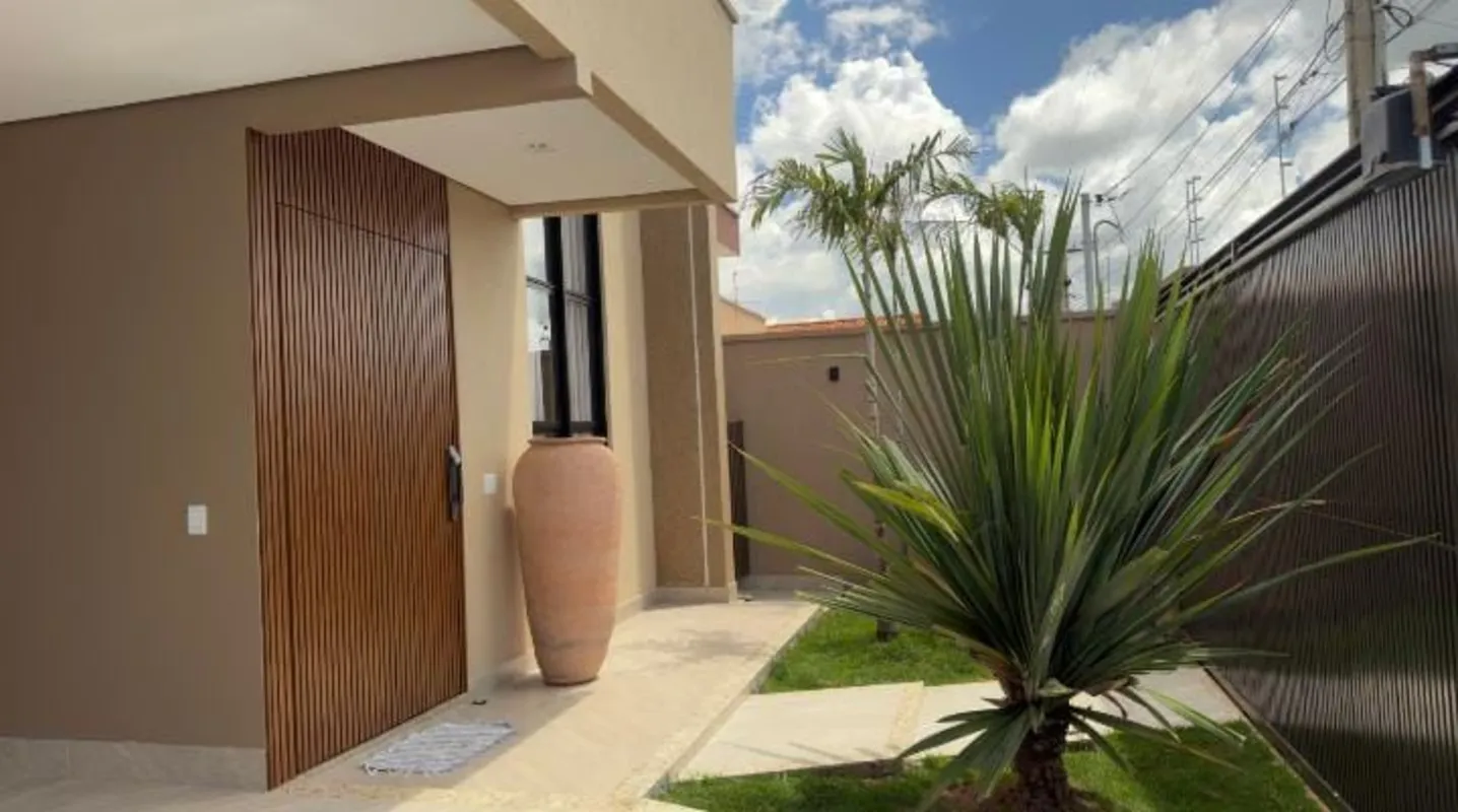 -3 suítes sendo uma com -closet -Um lavabo -Casa térrea 251m área construída -Lo...
