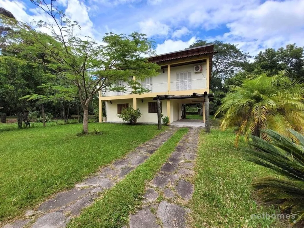 Lindo sítio com terreno de 1.780 m² e casa tipo sobrado com 04 dormitórios, no c...