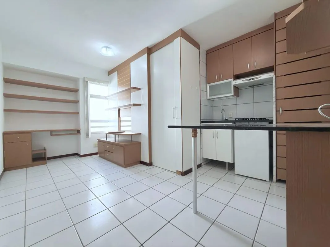 Kitnet de 1 Quarto Nascente com Vaga Coberta - Edifício Top Master (CCSW 4, Sudo...