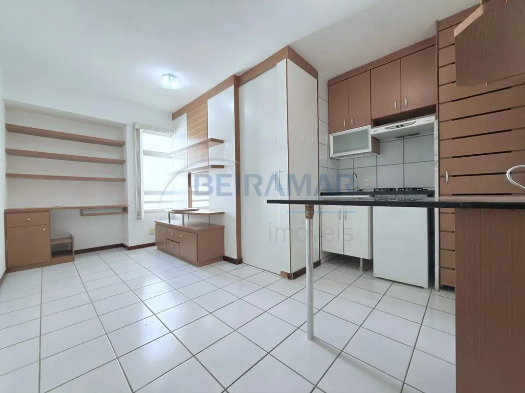 Kitnet de 1 Quarto Nascente com Vaga Coberta - Edifício Top Master (CCSW 4, Sudo...