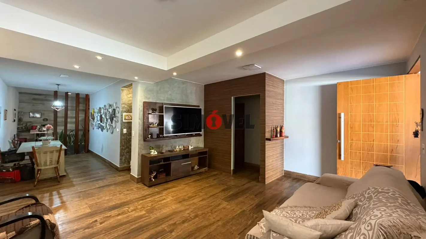 200m², 4 suítes, na laje, à venda por R$: 690.000 e Aceita FinanciamentoA casa f...