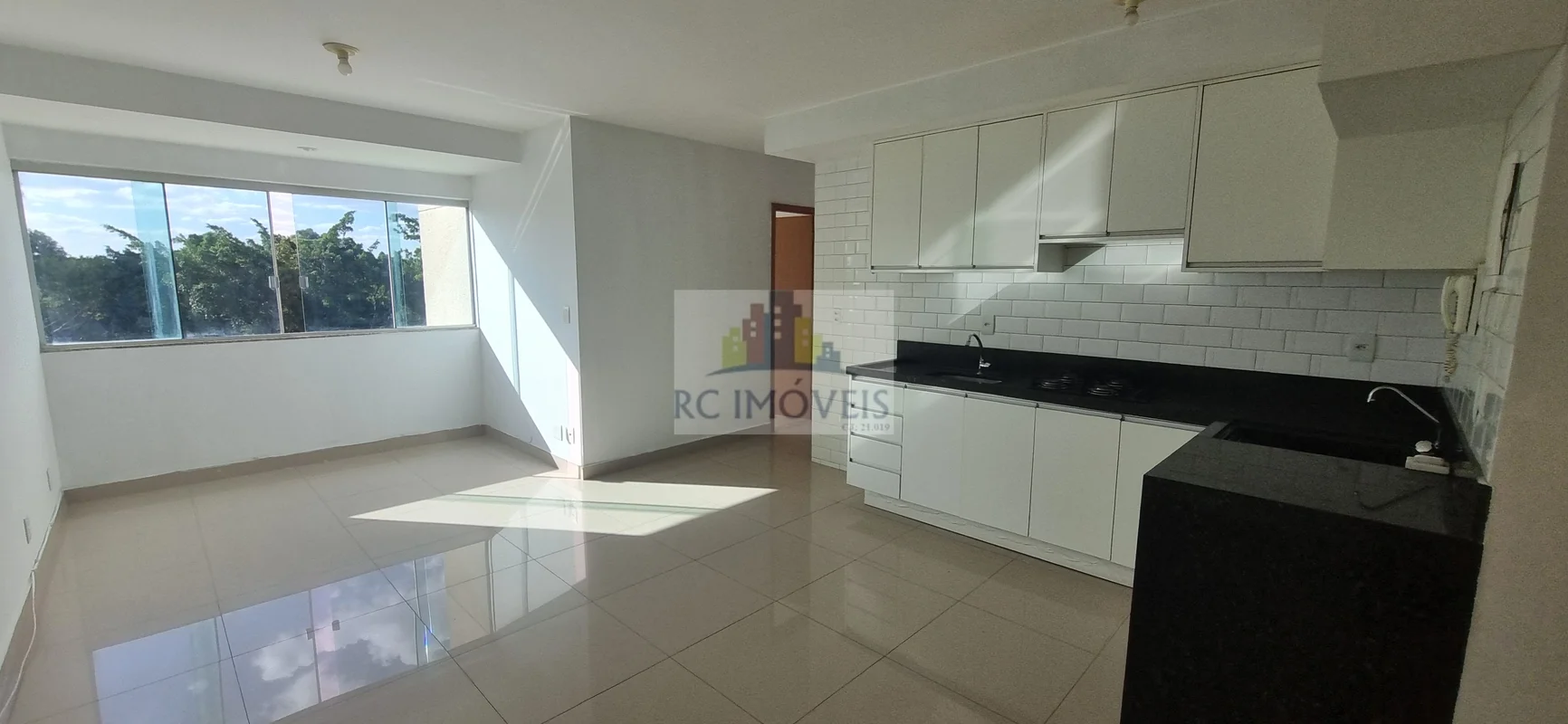 REFORMADO - VARANDA - PORCELANATO - VISTA P\ MATA - RESID. FUN - DESOCUPADO - DO...