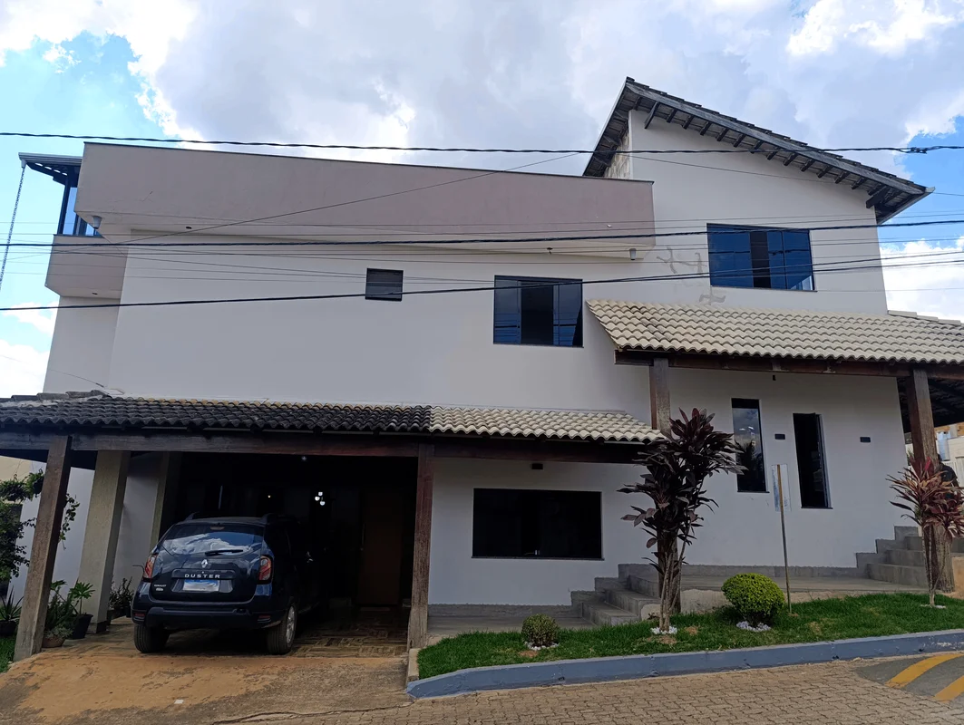 Casa para locação – Condomínio Quinta dos Ipês, Jardim BotânicoEspaçosa e confor...