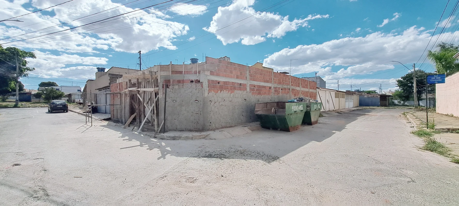 Descubra esta charmosa casa DE ALTO PADRÃO, de esquina no coração de Samambaia S...