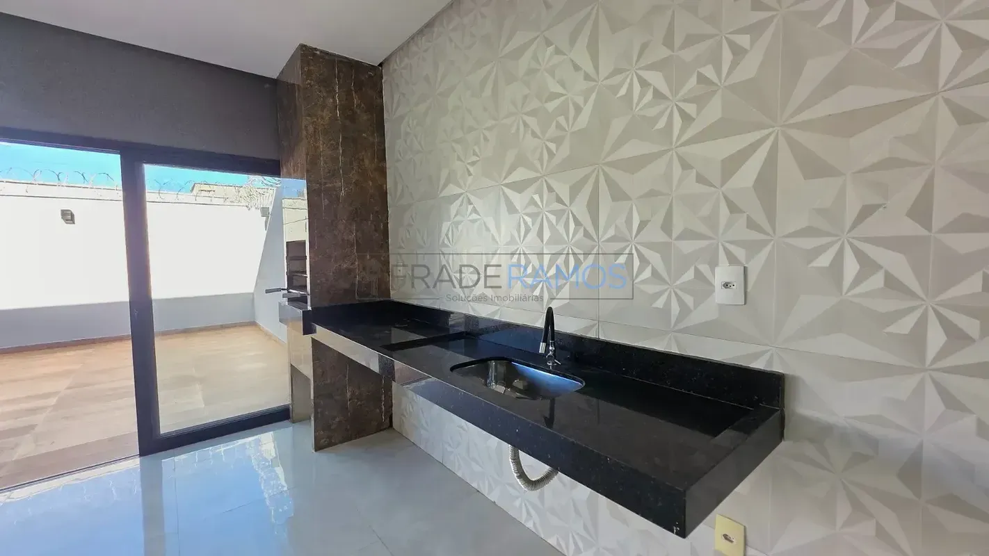 Excelente oportunidade no bairro Veiga Jardim! Imóvel reformado, com piso em por...
