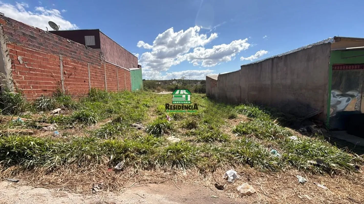 Topografia: Plana. Imóvel em valorização. 200 mts2 10x20. Excelente oportunidade...