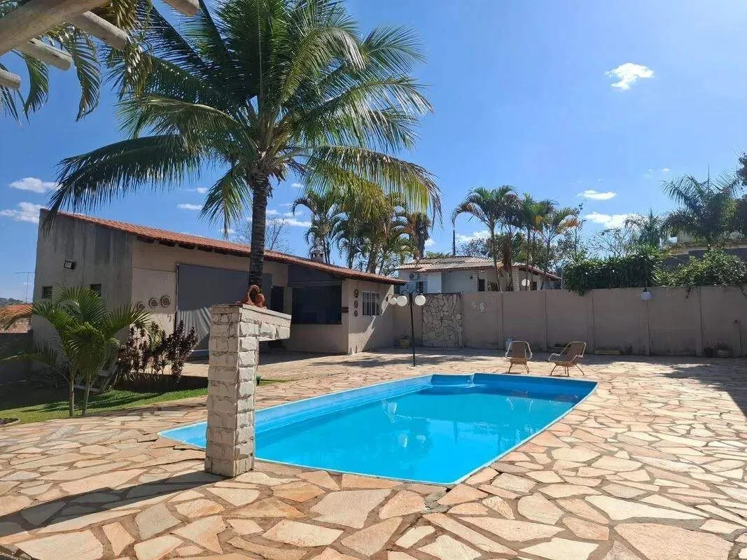 Casa Térrea de Alto Padrão com 4 Suítes, Piscina e Espaço Gourmet em Condomínio ...