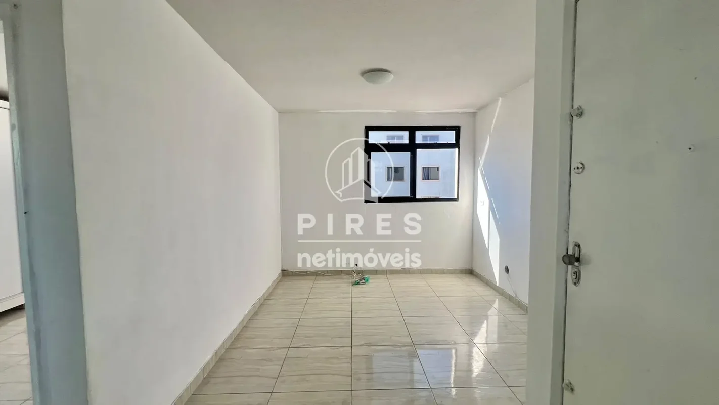 Aluga-se apartamento no 3º andar, nascente, de canto- na Quadra 301 Bloco D - Cr...