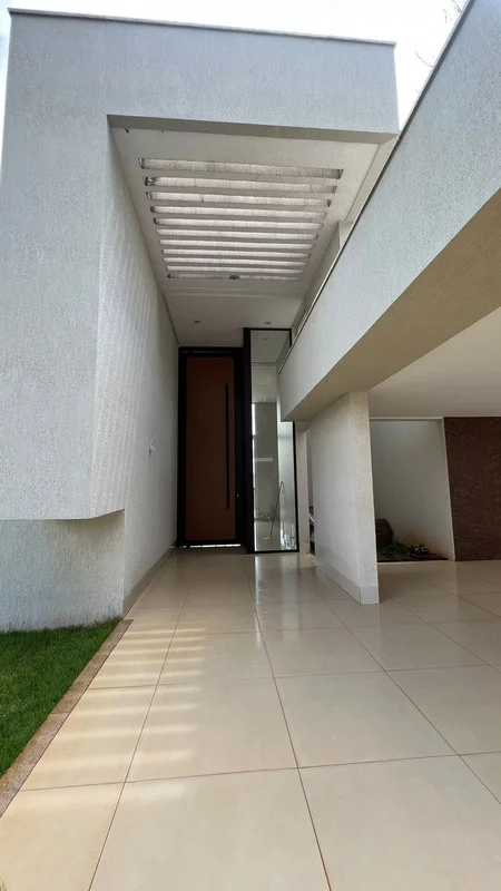Lindíssima casa localizada no Residencial Parque dos Cisnes Área total: 1.633 mÁ...