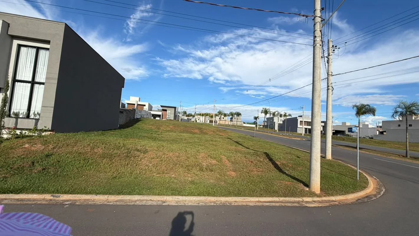 Lote Cond. Jd. Madri Lote 16-01 465m esquinaÁgio R$350.000,00Saldo devedor R$260...