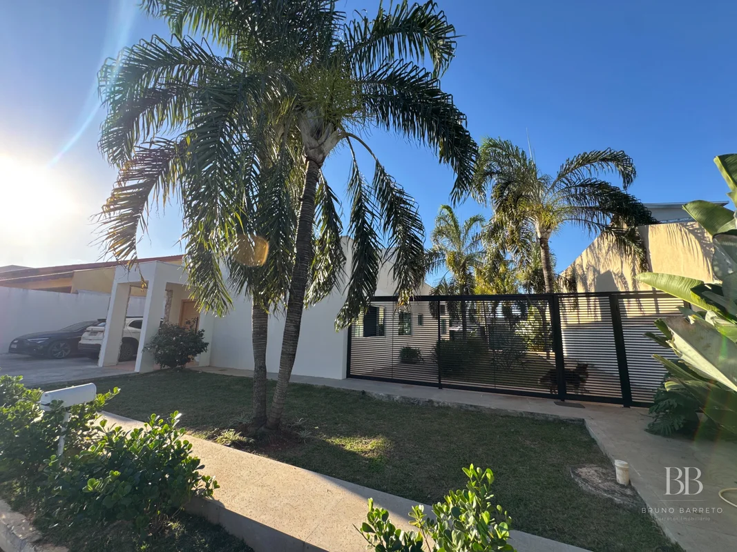 Casa reformada e completamente mobiliada na melhor localização do Jardim Botânic...