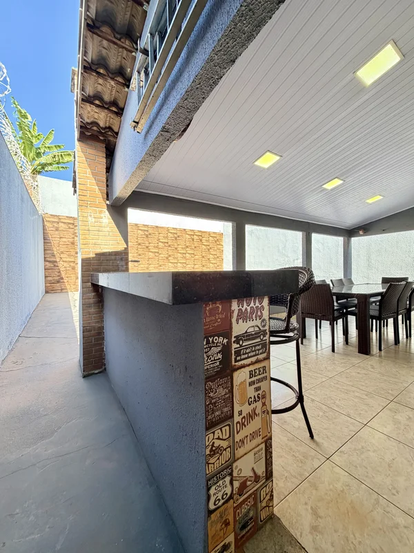 Casa única em terreno de 300m², toda avarandada e com imenso quintalR$ 695 Mil30...