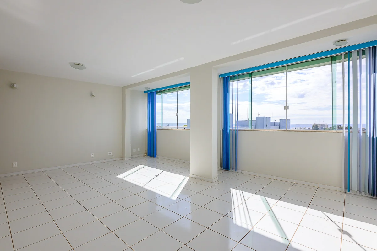 APARTAMENTO 2 QUARTOS — MEIO DE QUADRA — VISTA LIVRE — ANDAR ALTO — NASCENTEUm a...