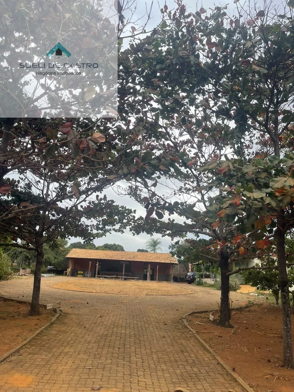 Chácara à venda – Natureza, conforto e excelente localização em Luziânia!Se você...