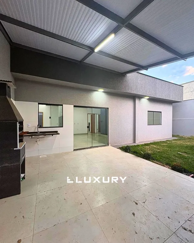 Casa moderna à venda no Residencial Paraíso II, em Senador Canedo/GO, ideal para...