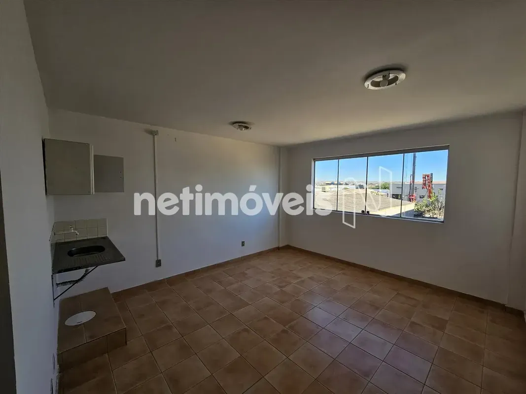 Prédio 100% revestido, com 12 salas, entrada com porta em blindex.IMÓVEL:Sala co...