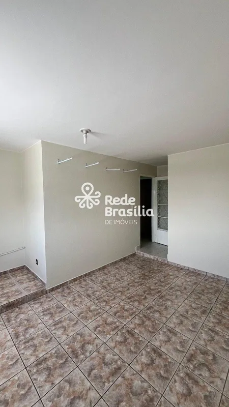 QE 15 | Prédio Comercial - Nascente com dois Apartamento de 2 Quartos e Sobreloj...